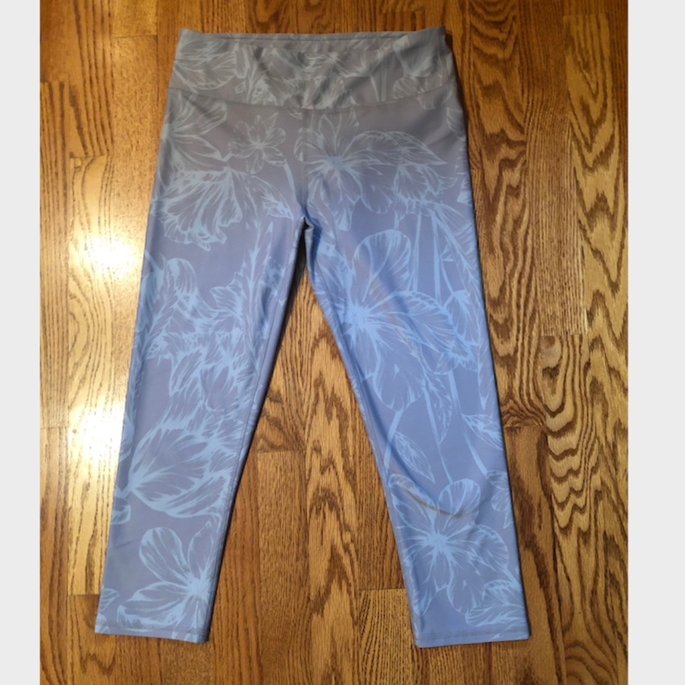 Fabletics Mid-Rise Patterned Capri Pant